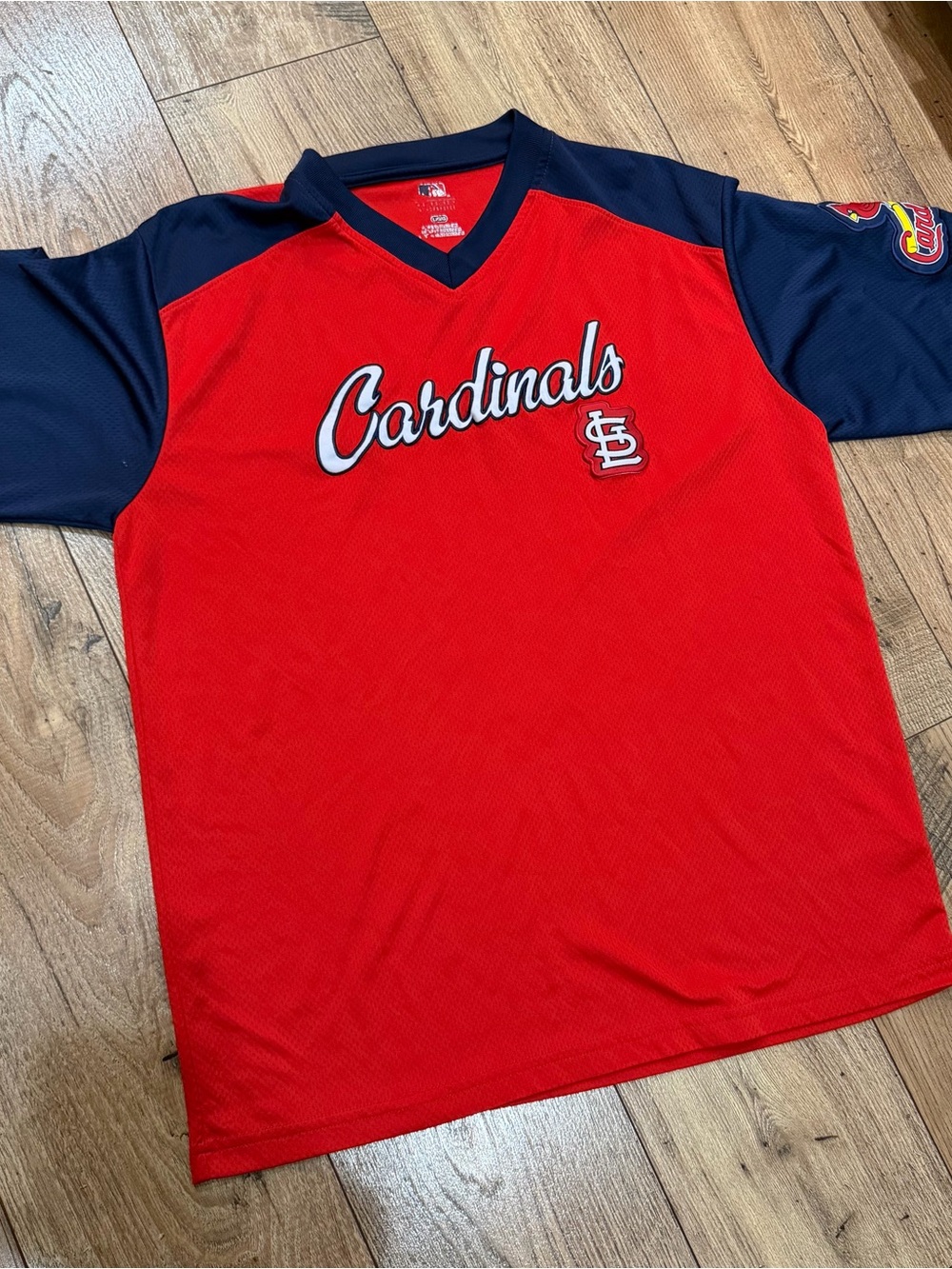 St. Louis Cardinals Red MLB V-Neck Jersey Tee | Size Large | Athletic Fit